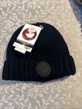 Men's Black Ribbed Knit Beanie with Round Logo Patch